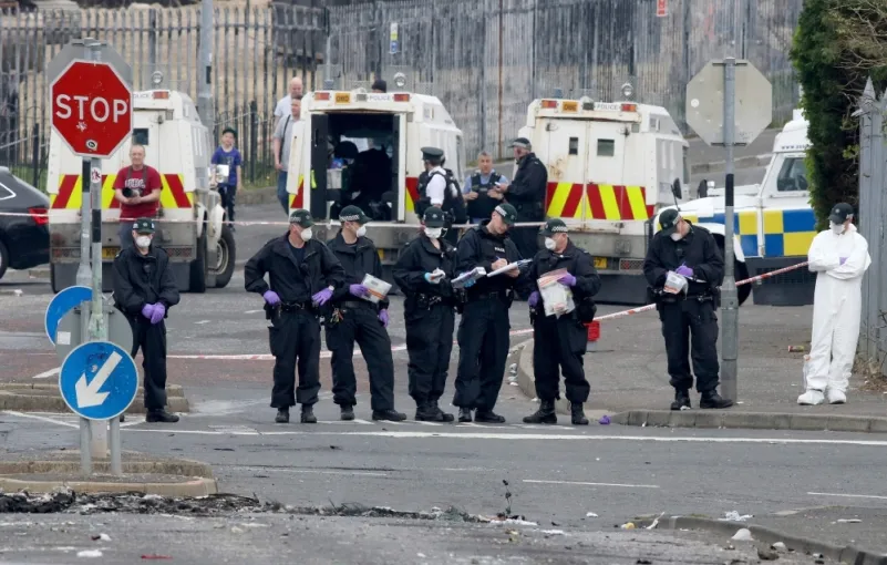 مقتل صحافية في تبادل لإطلاق النار في لندنديري بأيرلندا الشمالية