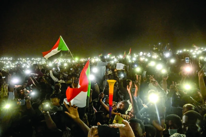 السيسي يلتقي رئيس المخابرات السودانية في القاهرة