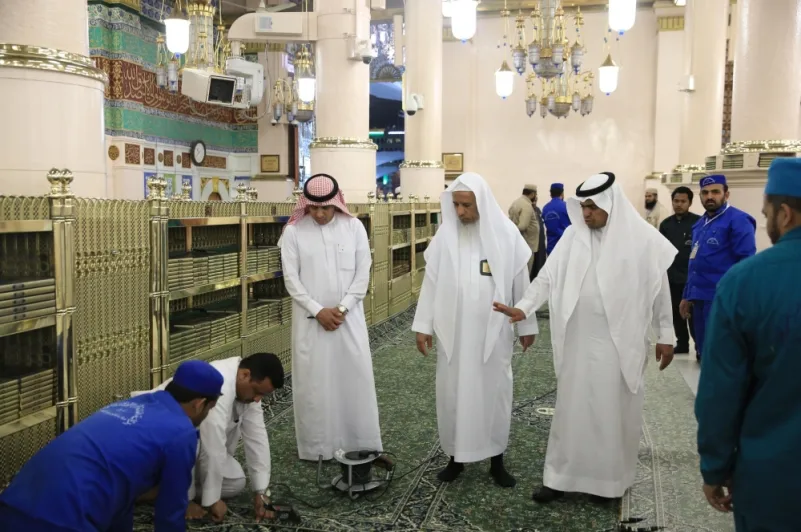 فرش المسجد النبوي بالسجاد الجديد