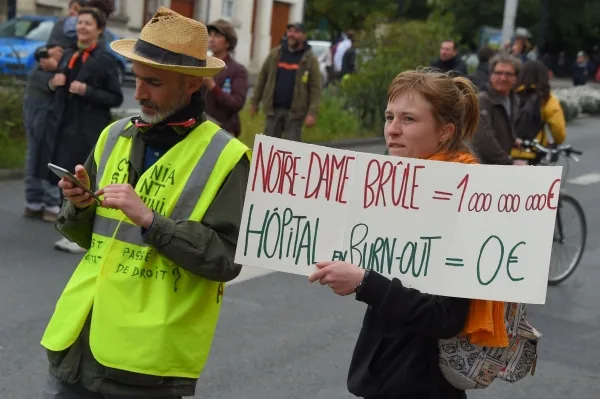 "السترات الصفراء" يتظاهرون في فرنسا رغم الإجراءات التي أعلن عنها ماكرون