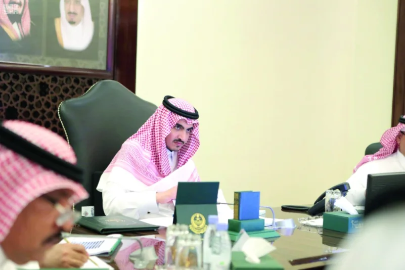 نائب أمير مكة يبحث الارتقاء بالخدمات وتنفيذ المشروعات