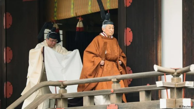 بعد 3 عقود من ولايته.. إمبراطور اليابان يتنازل عن العرش