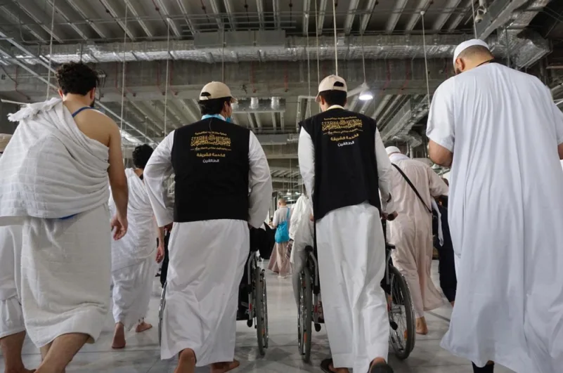 "شباب مكة" يتأهبون لخدمة زوار بيت الله الحرام خلال رمضان
