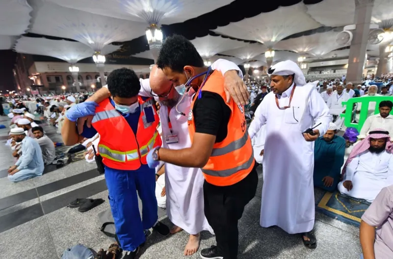 أكثر من 1300 متطوع ومتطوعة بالهلال الأحمر يخدمون زوار المسجد النبوي