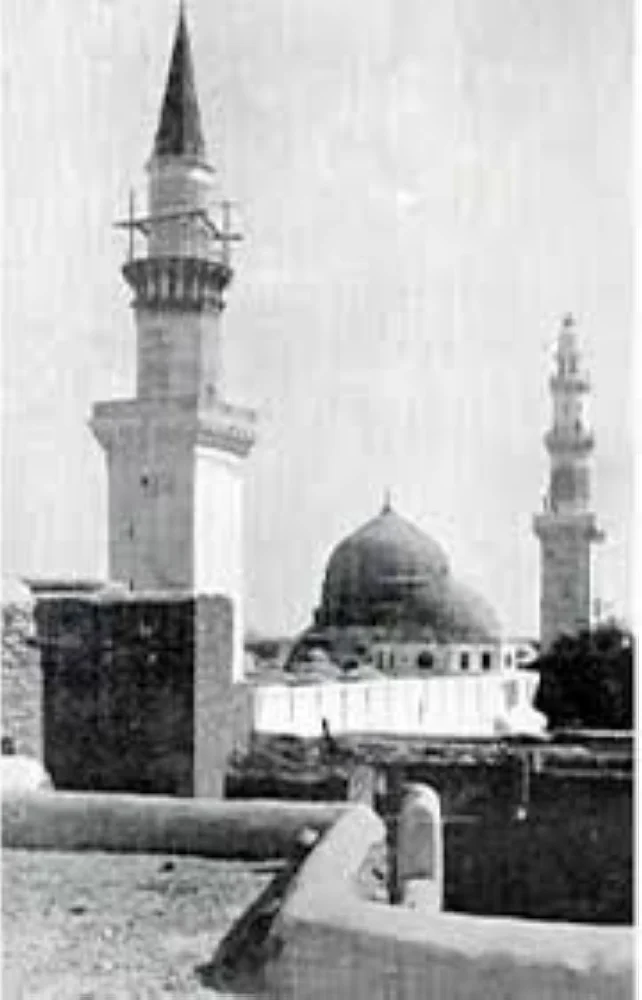 المسجد النبوي.. مبرك الناقة الذي تحول إلى درة كونية