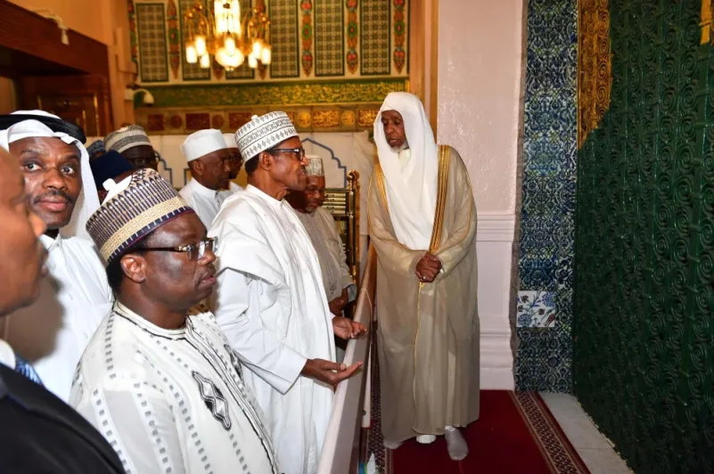 الرئيس النيجيري يزور المسجد النبوي الشريف