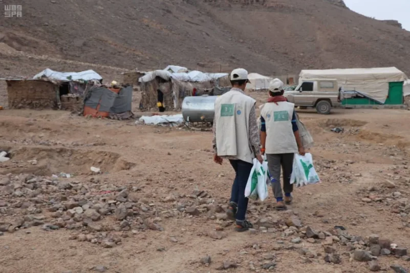 "سلمان للإغاثة" يواصل توزيع وجبات الإفطار في صنعاء والمهرة ومأرب