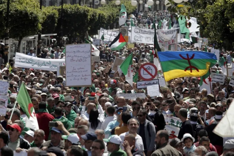 3 شخصيات سياسية وعسكرية تطالب الجيش الجزائري بالحوار مع المحتجين
