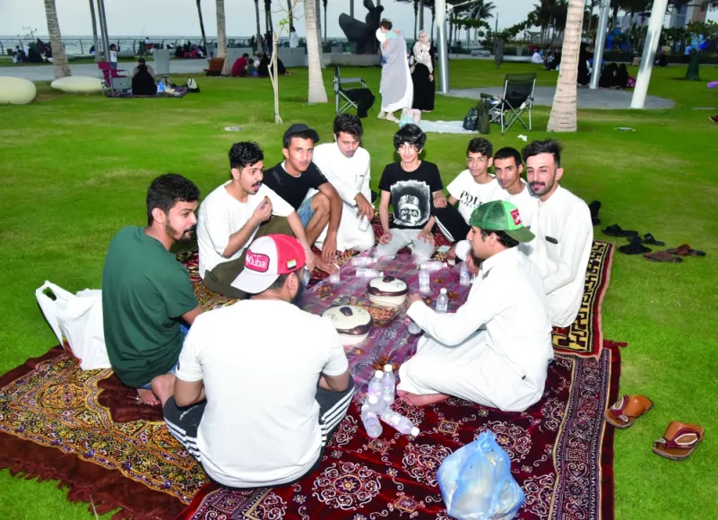 إفطار الكورنيش.. أيقونة رمضانية في جدة