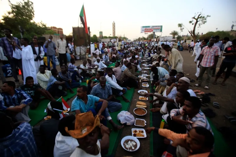 المتظاهرون السودانيون مصمّمون على حكم مدني