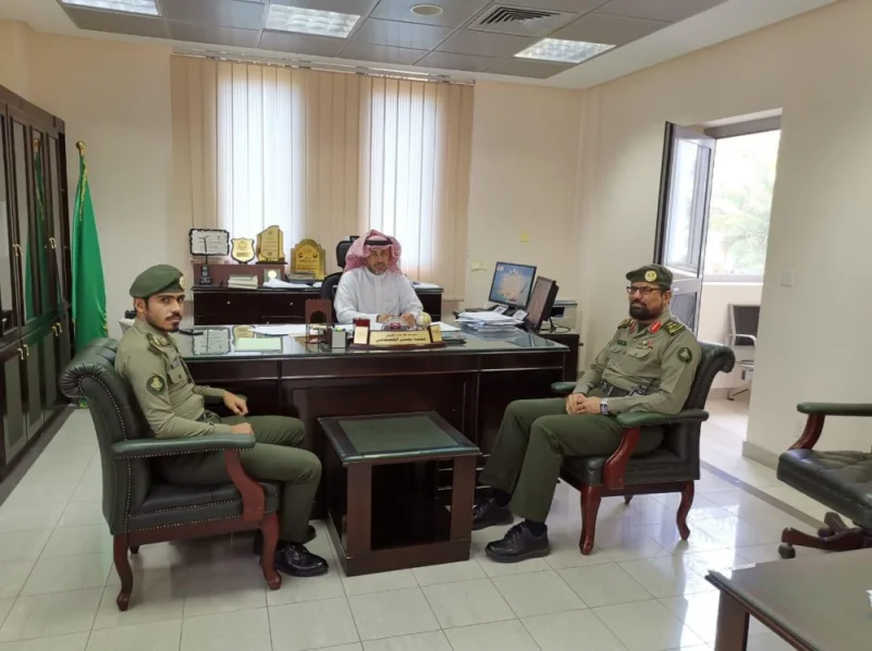 اللواء سليمان يتفقد سير العمل بجوازات مطار نجران