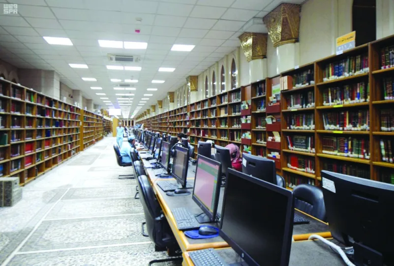 مكتبة المسجد النبوي.. إرث ثقافي وصرح حضاري فريد
