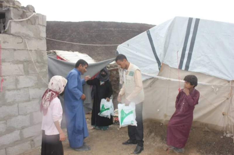 "سلمان للإغاثة" يواصل توزيع وجبات الإفطار في محافظات اليمن