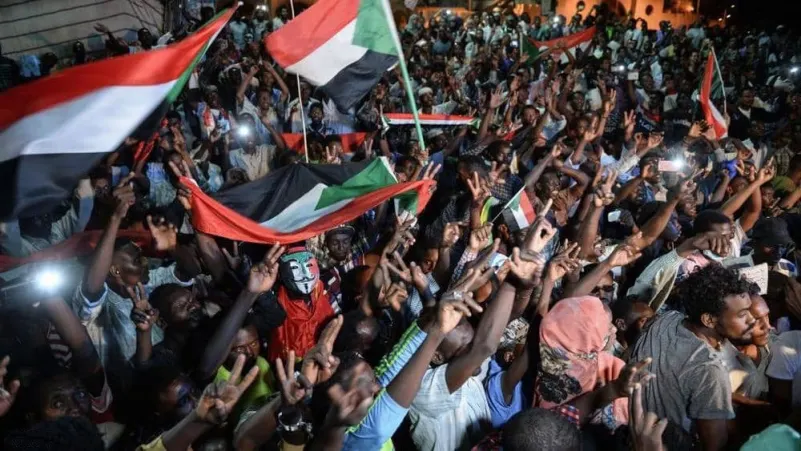 السودان.. "قوى التغيير" ترفع سلاح الإضراب