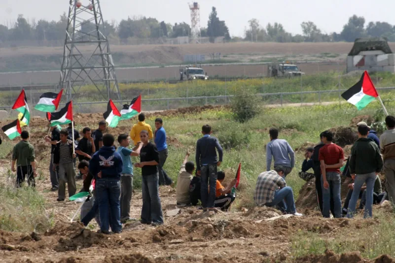 إصابة عشرات الفلسطينيين بالرصاص الحي والاختناق شرق قطاع غزة