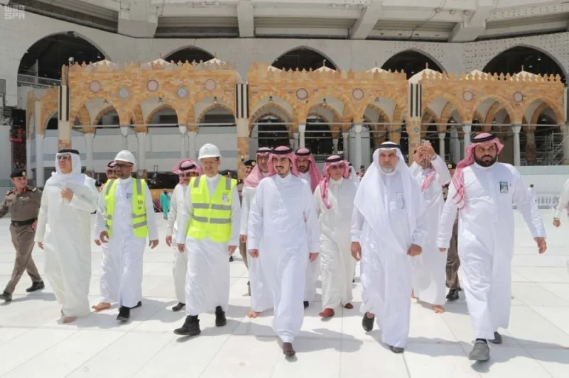 بدر بن سلطان يتفقد مراحل صيانة الكعبة المشرفة