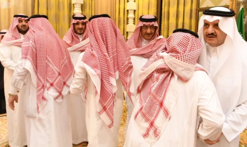 أمير الشرقية يستقبل المعزين في وفاة والدته الأميرة الجوهرة بنت عبدالعزيز