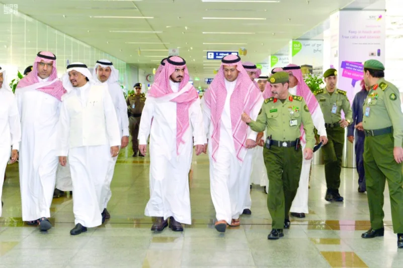 نائب أمير مكة يتفقد صالات الحج والعمرة بمطار جدة