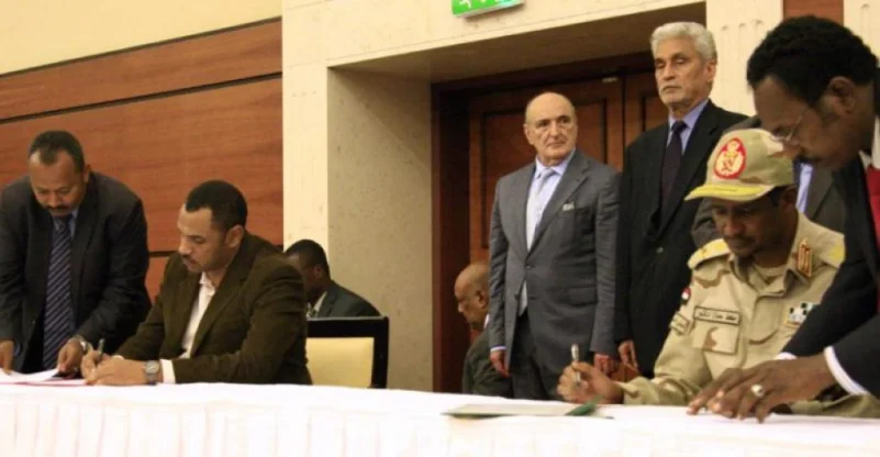 المجلس العسكري السوداني وقوى الحرية والتغيير يوقعان على الاتفاق السياسي