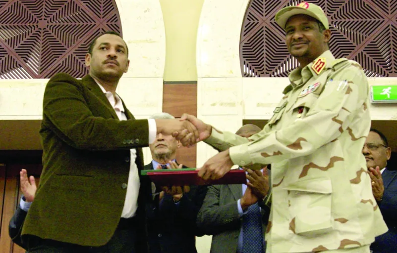 السودان:«العسكري» و «الحرية والتغيير» يوقعان الاتفاق السياسي