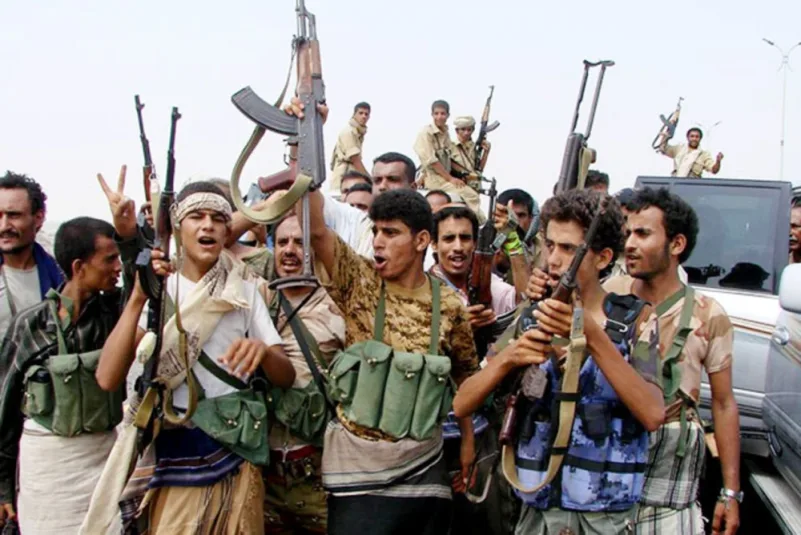 مليشيا الحوثي تحظر سفر السكان في مناطق سيطرتها إلى الخارج