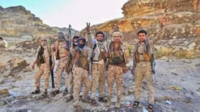الجيش اليمني يسيطر على معظم سلسلة جبل النار ويقترب من قمته المطله