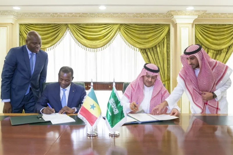 المملكة توقع اتفاقية في مجال خدمات النقل الجوي مع السنغال