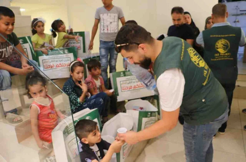 "سلمان للإغاثة" يختتم توزيع "كساء فرحتكم" في "الزعتري" ويواصله في لبنان