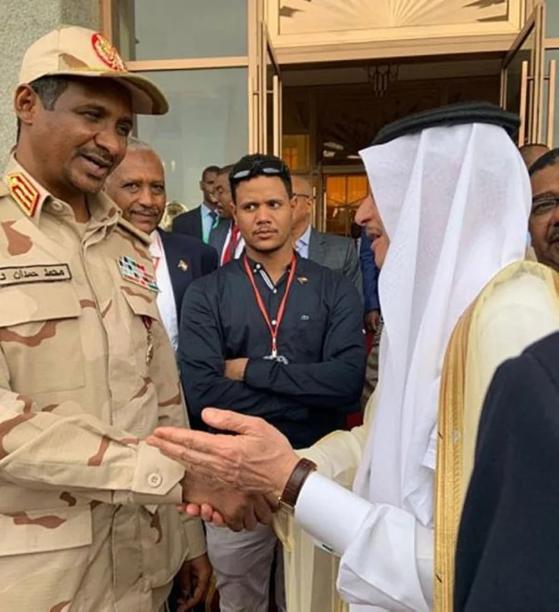 العثيمين يلتقي رئيس المجلس العسكري السوداني ونائبه