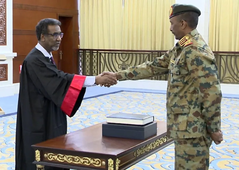 السودان.. البرهان يؤدي اليمين رئيسا لـ "السيادي"