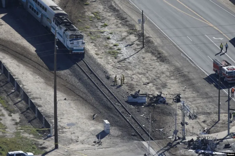 خروج قطار عن مساره بكاليفورنيا وإصابة 27 شخصًا