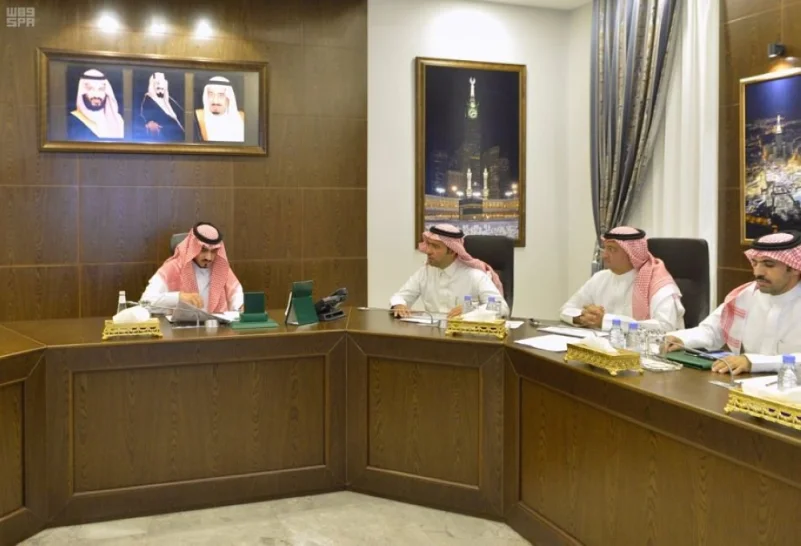 بدر بن سلطان يرأس اجتماعًا لاستعراض مشاريع الإسكان بمنطقة مكة المكرمة