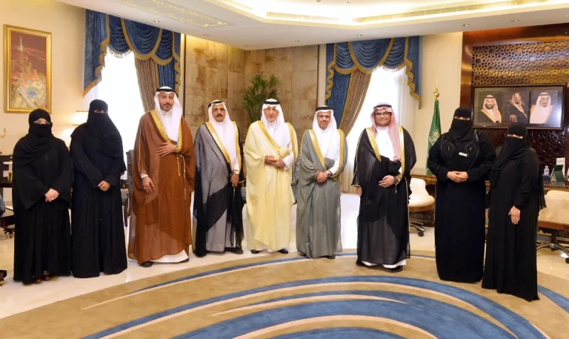 خالد الفيصل يستعرض مبادرات لجنة شؤون الأسرة بمجلس منطقة مكة المكرمة