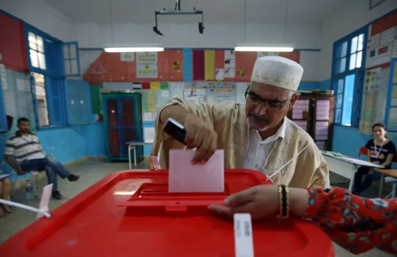 "قيس" و"القروي" يعبران للدور الثاني من انتخابات تونس الرئاسية