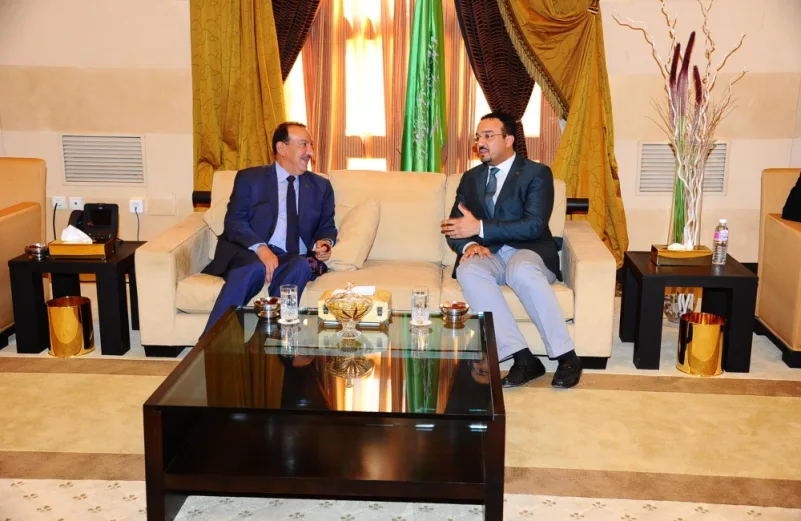 السفير العلي يلتقي وفد "غرفة مكة" بتونس