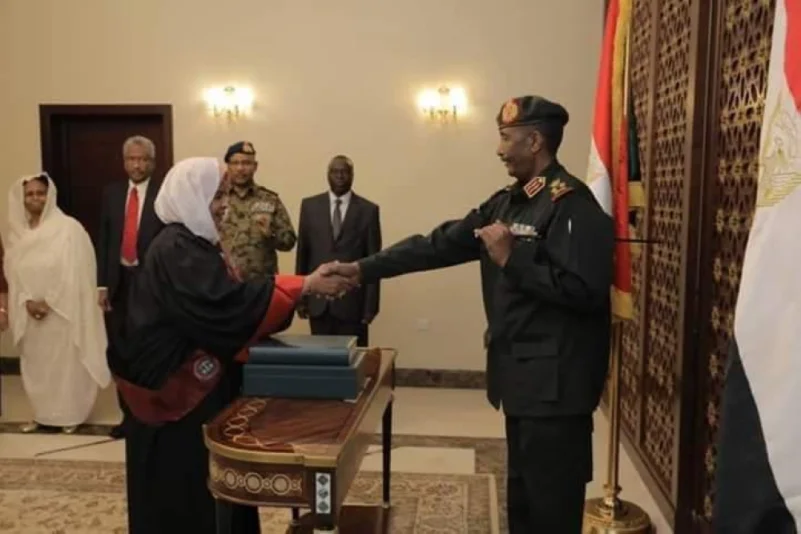 السودان..رئيس القضاء والنائب العام يؤديان القسم أمام البرهان