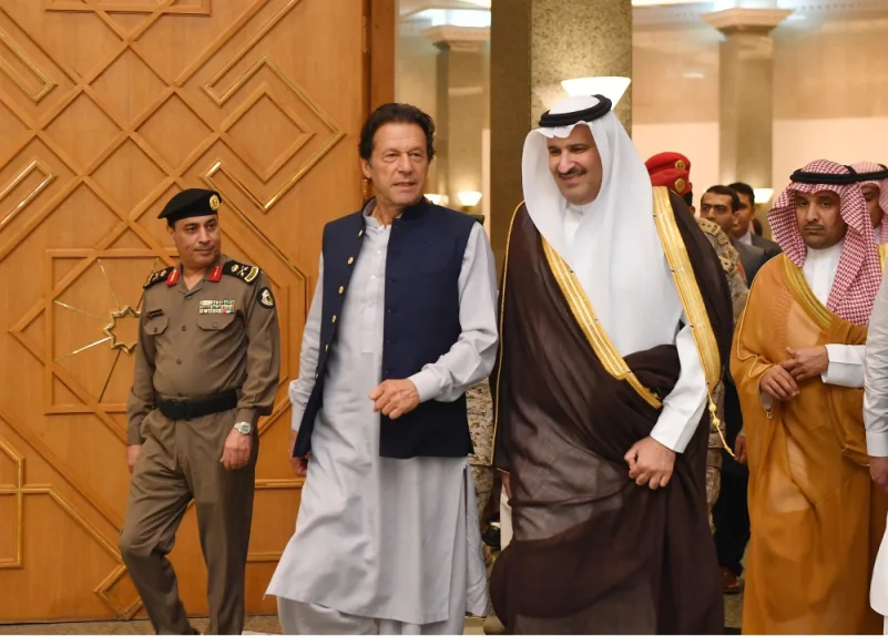 أمير المدينة يستقبل رئيس الوزراء الباكستاني