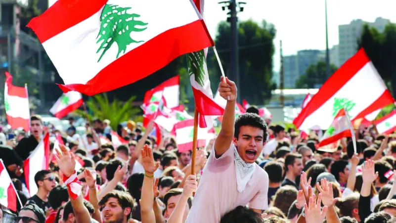 لبنان.. «زيتونة باي» تكتظ بالحشود ومسيرة بحرية في طرابلس