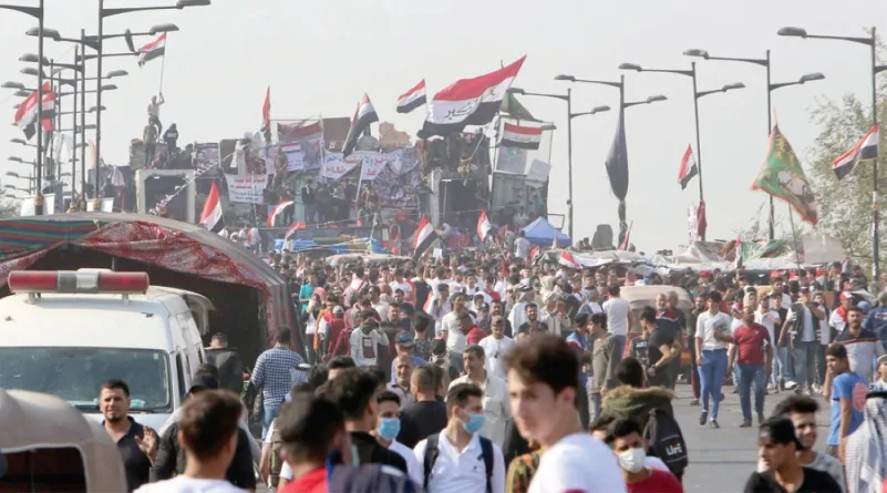 بارزاني في بغداد والطلاب يحاصرون مبنى محافظة البصرة