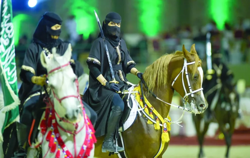 فارسات سعوديات يتألقن في افتتاح بطولة مكة للخيل