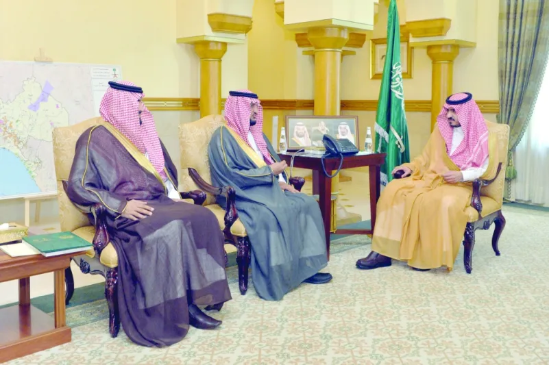 نائب أمير مكة يستعرض سبل تطوير الخدمات المقدمة للحجاج