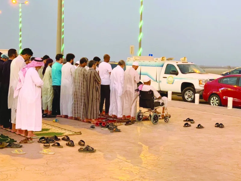 مصليات متنقلة على شواطئ  جدة ورابغ