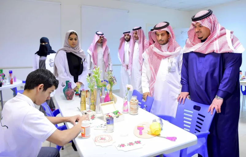 نائب أمير الرياض يزور برنامج "رائد" لذوي اضطراب طيف التوحد