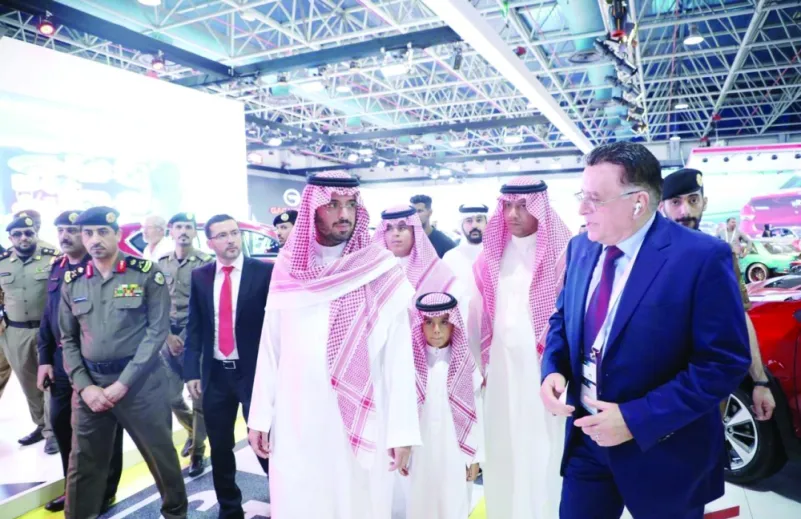 سعود بن جلوي يفتتح معرض السيارات الدولي بجدة