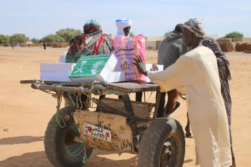"سلمان للإغاثة" يوزع 5,800 كرتون تمور في السودان