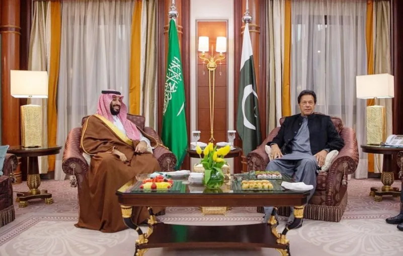 ولي العهد يجتمع مع رئيس الوزراء الباكستاني