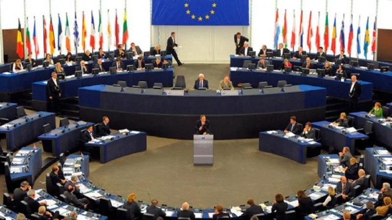 وزراء خارجية الاتحاد الأوروبي يناقشون إمكانية أداء دور "أقوى" في ليبيا