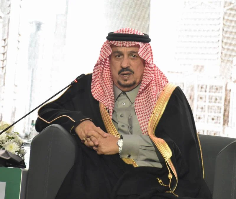أمير الرياض: رجل الأعمال المسؤول الأول عن تحريك عجلة التنمية