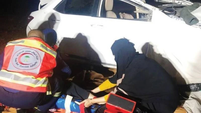 ممرضة سعودية تنقذ حياة مصابين بحادث مروري