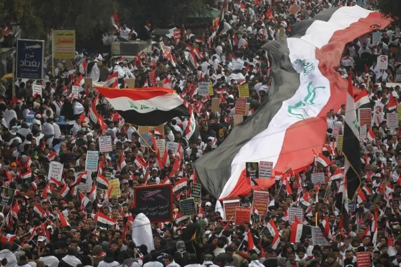 الآلاف من أنصار الصدر يتظاهرون في بغداد